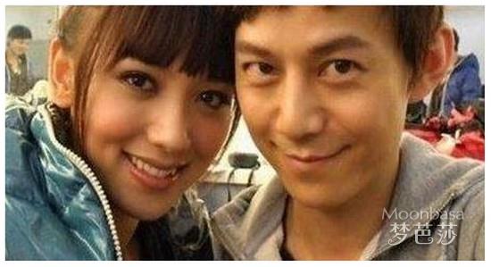 何炅老婆王菁婚纱照