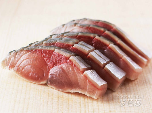 笑起来眼角有皱纹